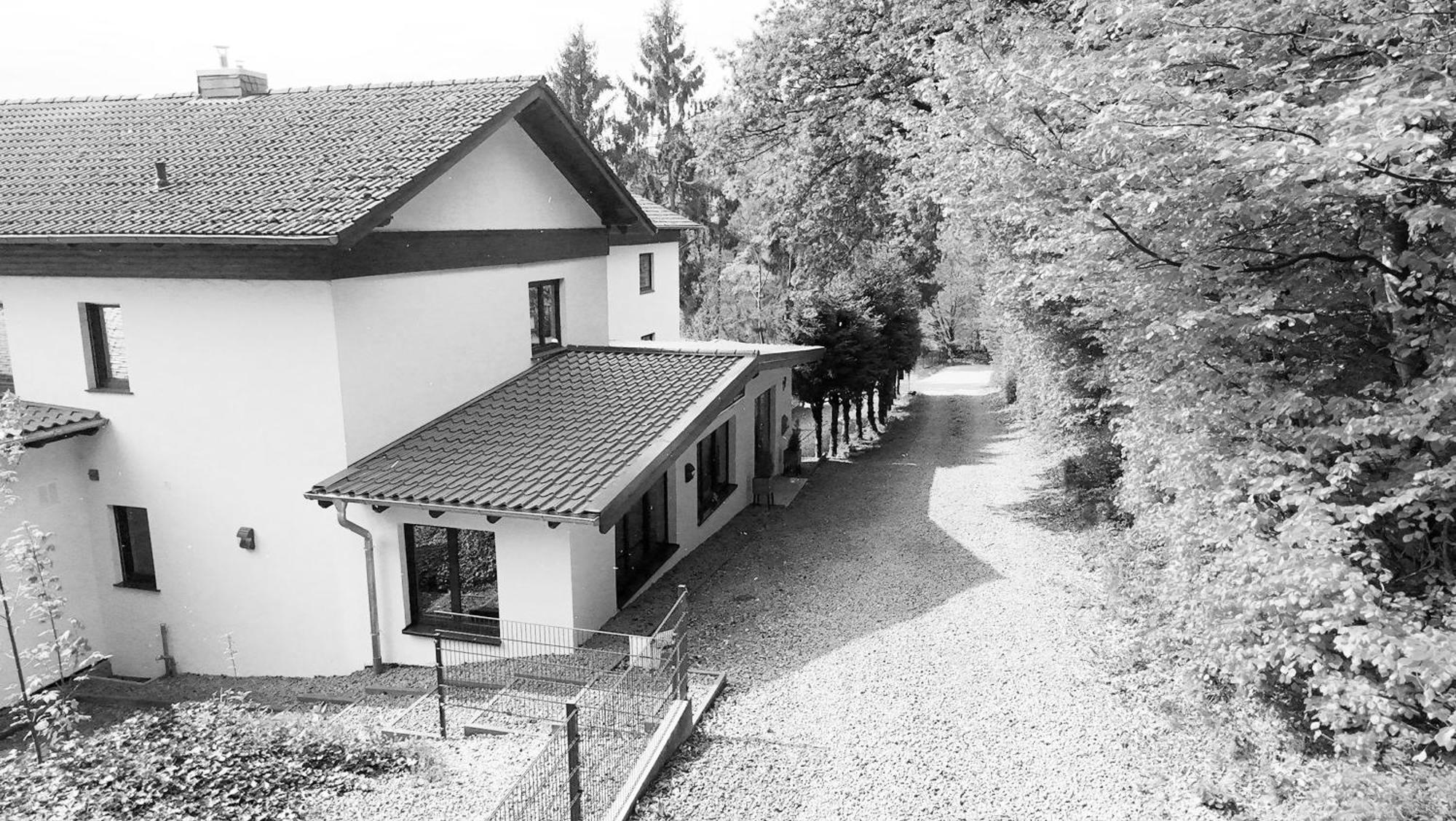 Gaestehotel Lucendi Premium Lounge Hohenleimbach المظهر الخارجي الصورة
